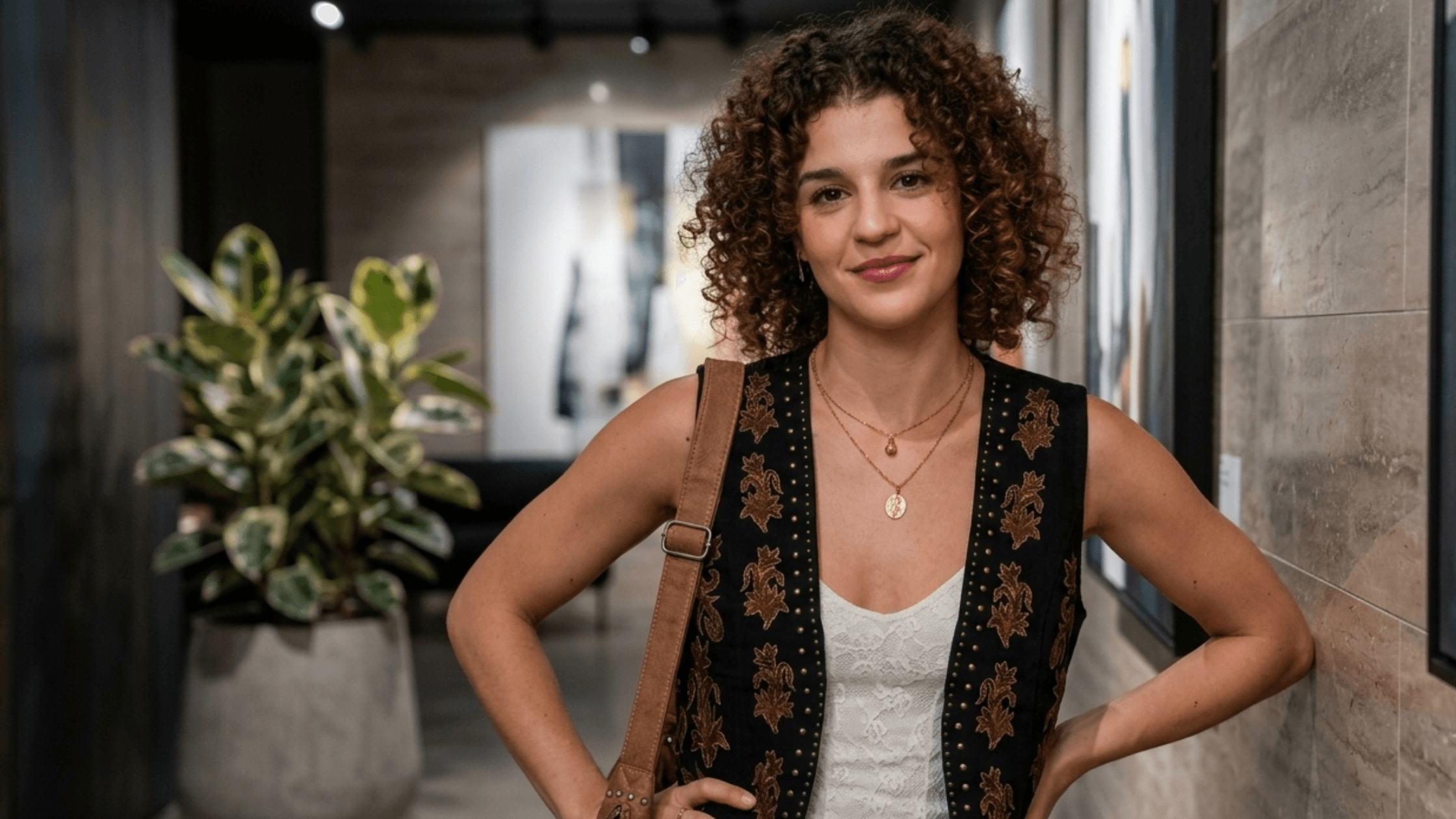 How to Style the My Daughters Father S01 Pamela Moreno Black Vest